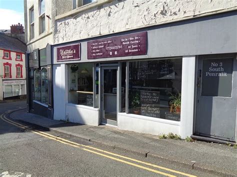 blasus caernarfon|Blasus Deli Caernarfon, High Street, Caernarfon (2022).